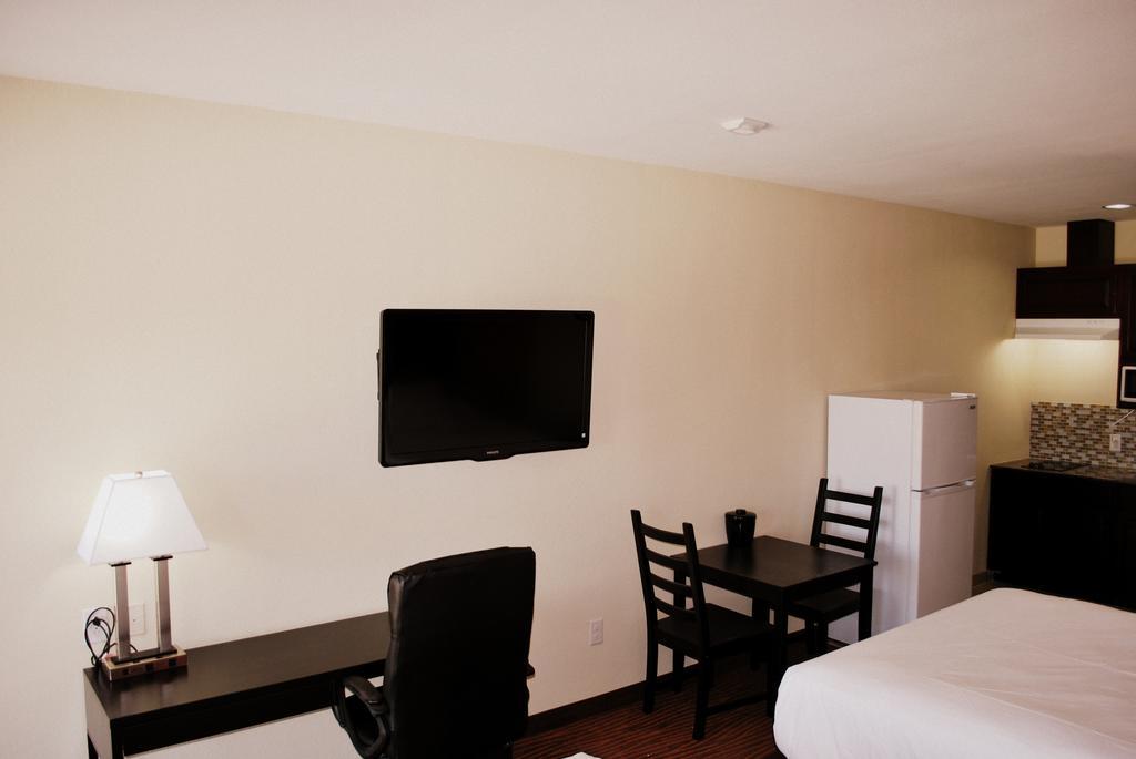 Westwood Inn By Oyo Gonzales Tx Номер фото