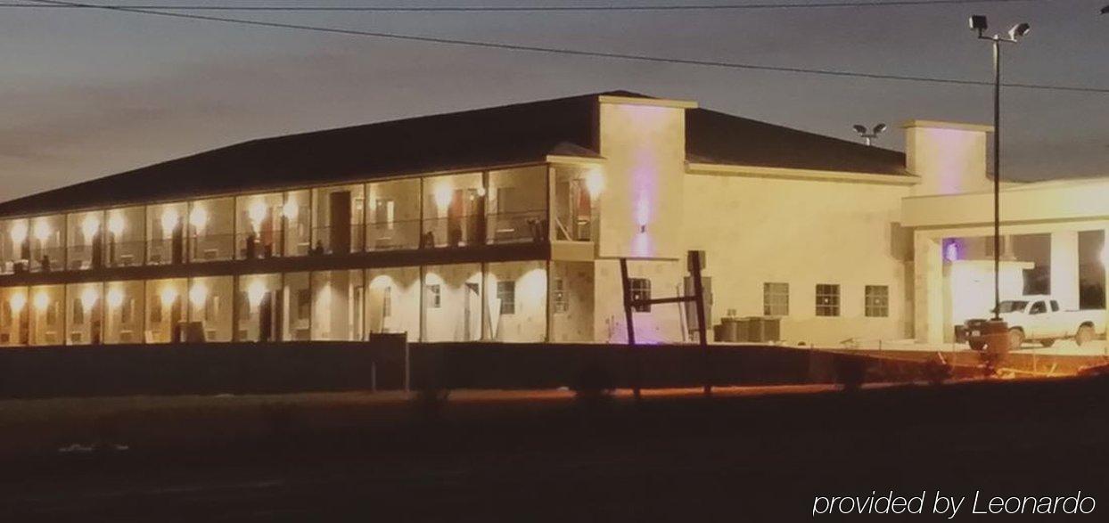 Westwood Inn By Oyo Gonzales Tx Экстерьер фото